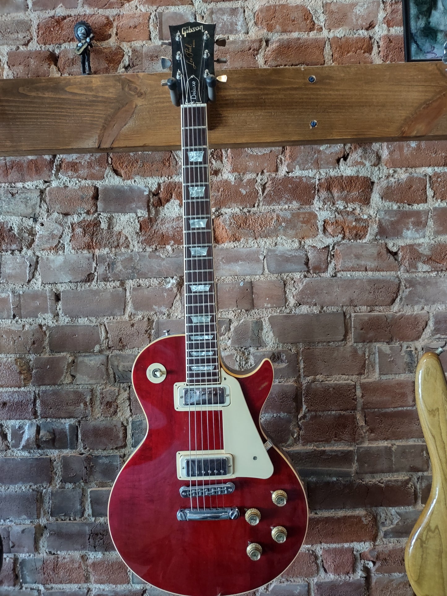 1976 Gibson Les Paul Deluxe Wine Red with OHSC