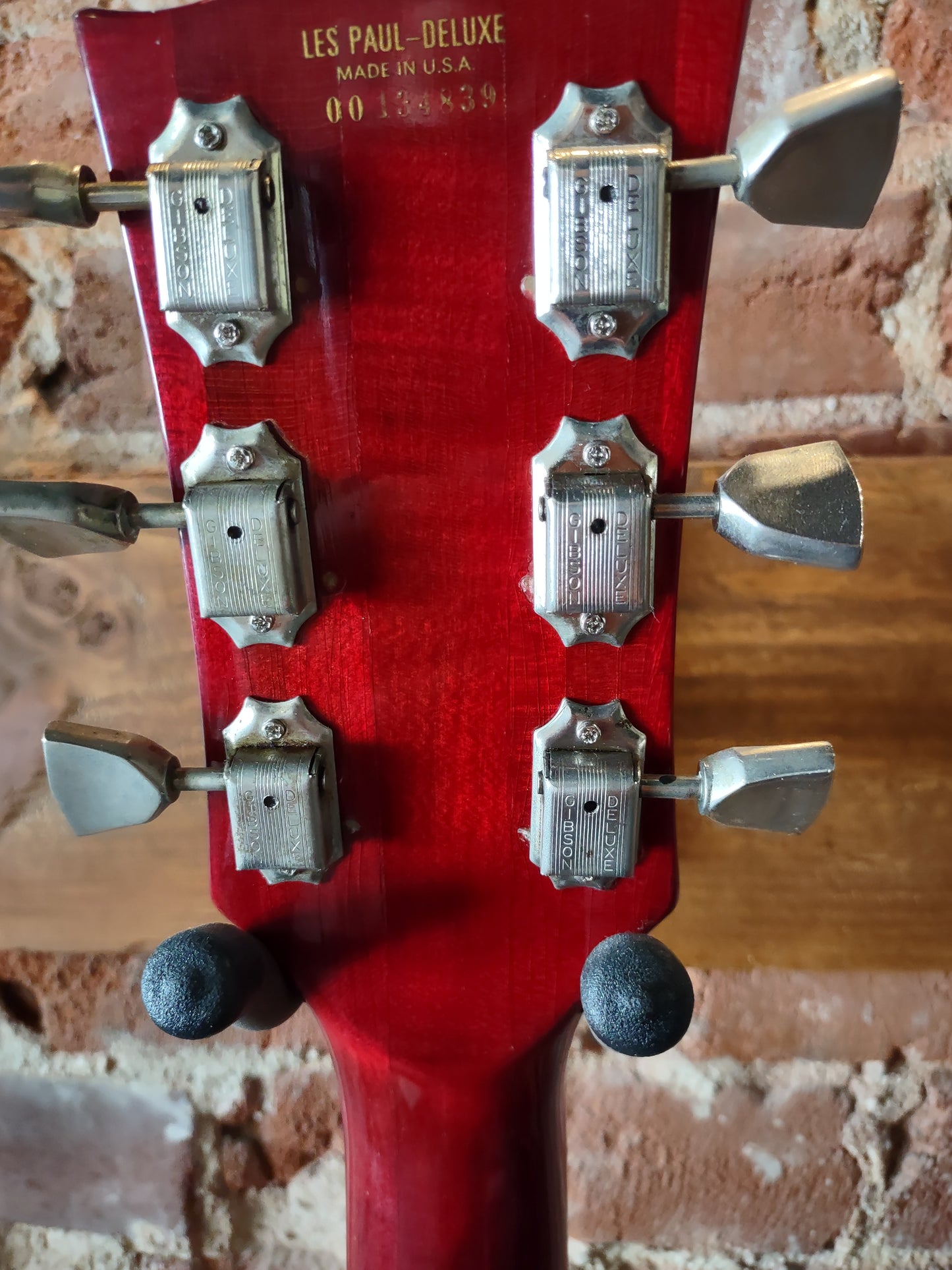1976 Gibson Les Paul Deluxe Wine Red with OHSC