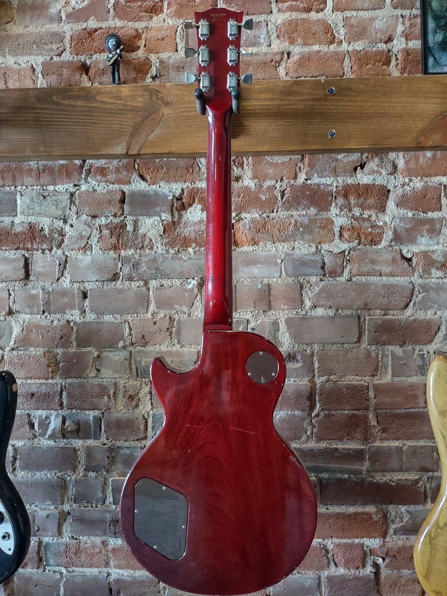 1976 Gibson Les Paul Deluxe Wine Red with OHSC
