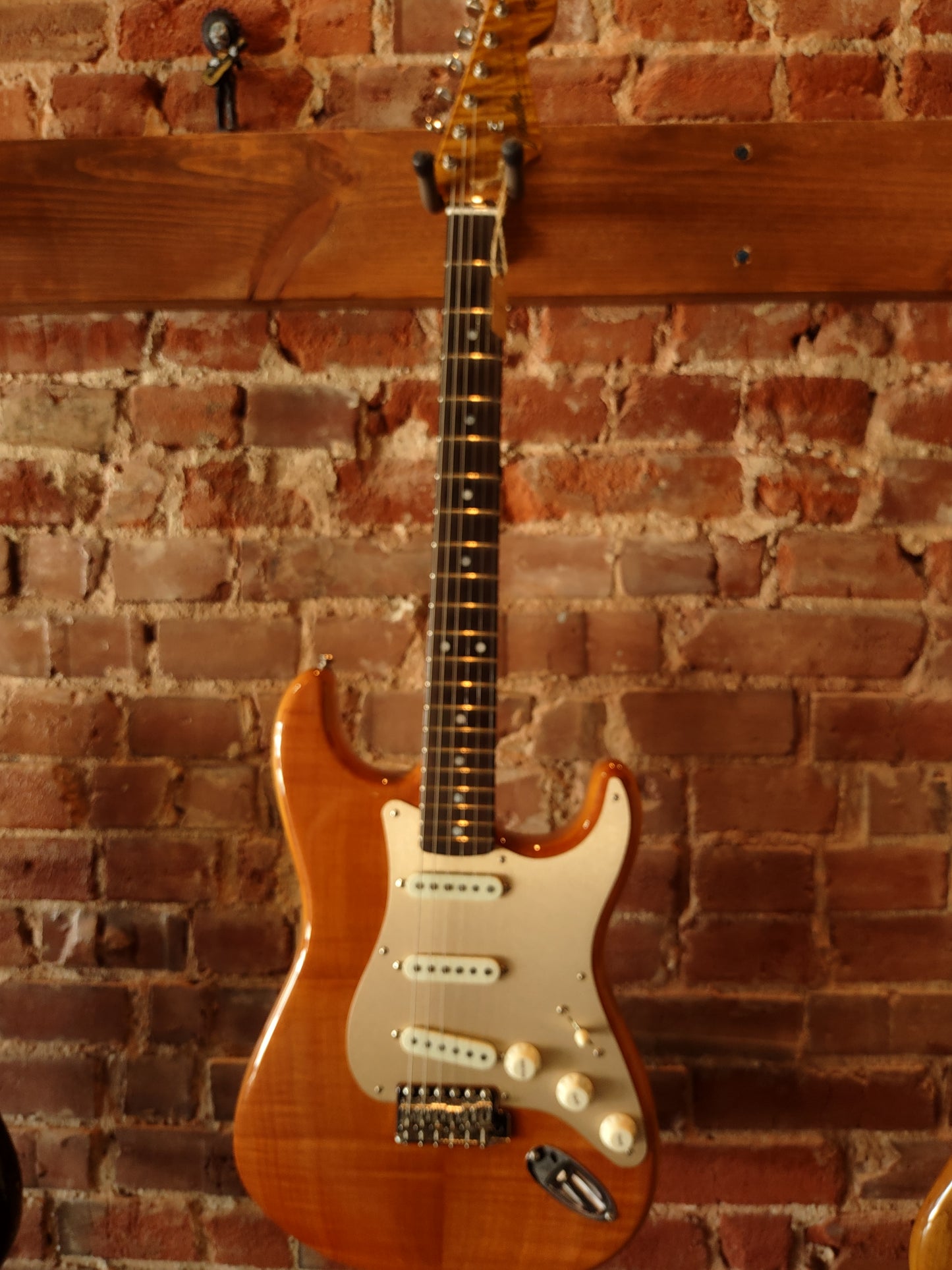 Fender Stratocaster Artisan Rose