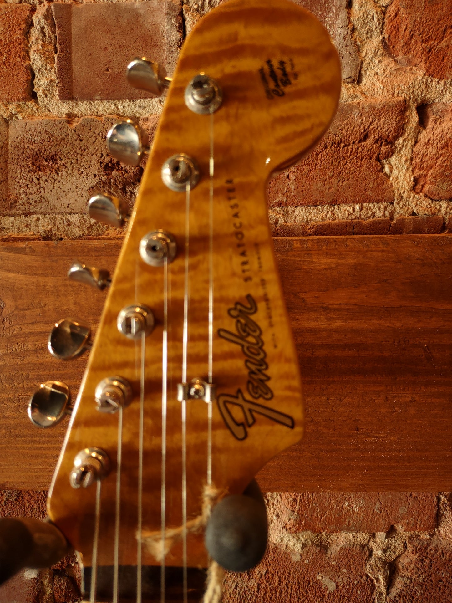 Fender Stratocaster Artisan Rose