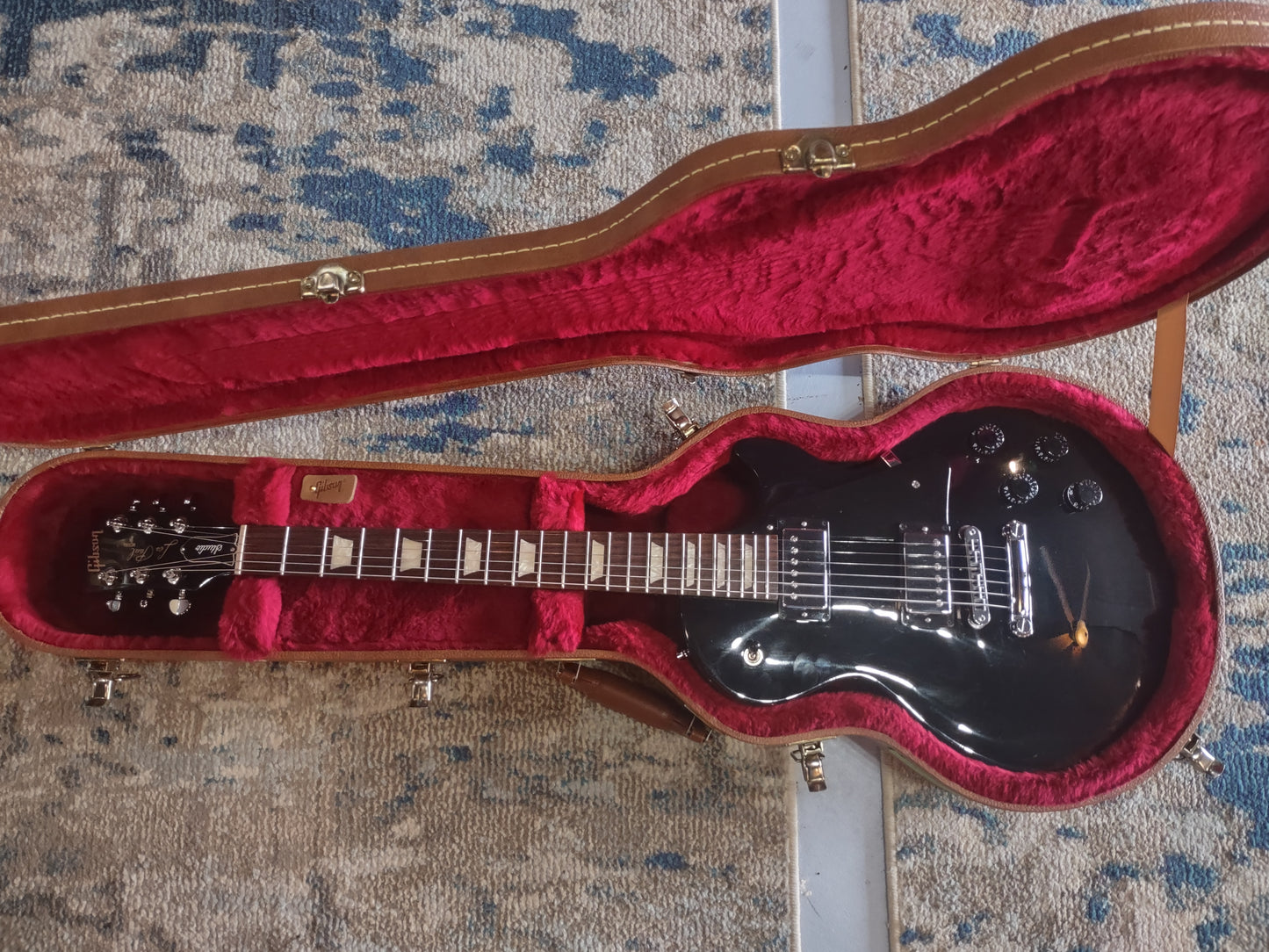 Gibson Studio