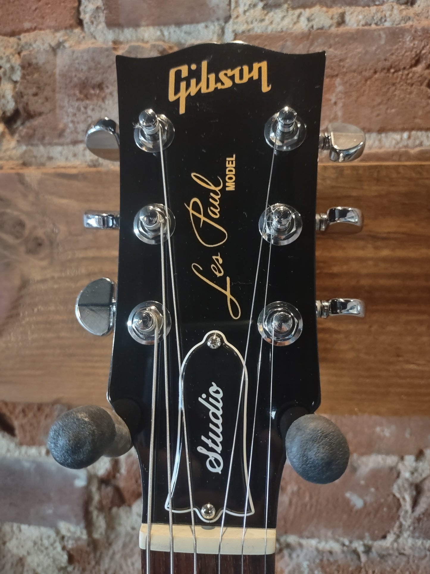 Gibson Studio