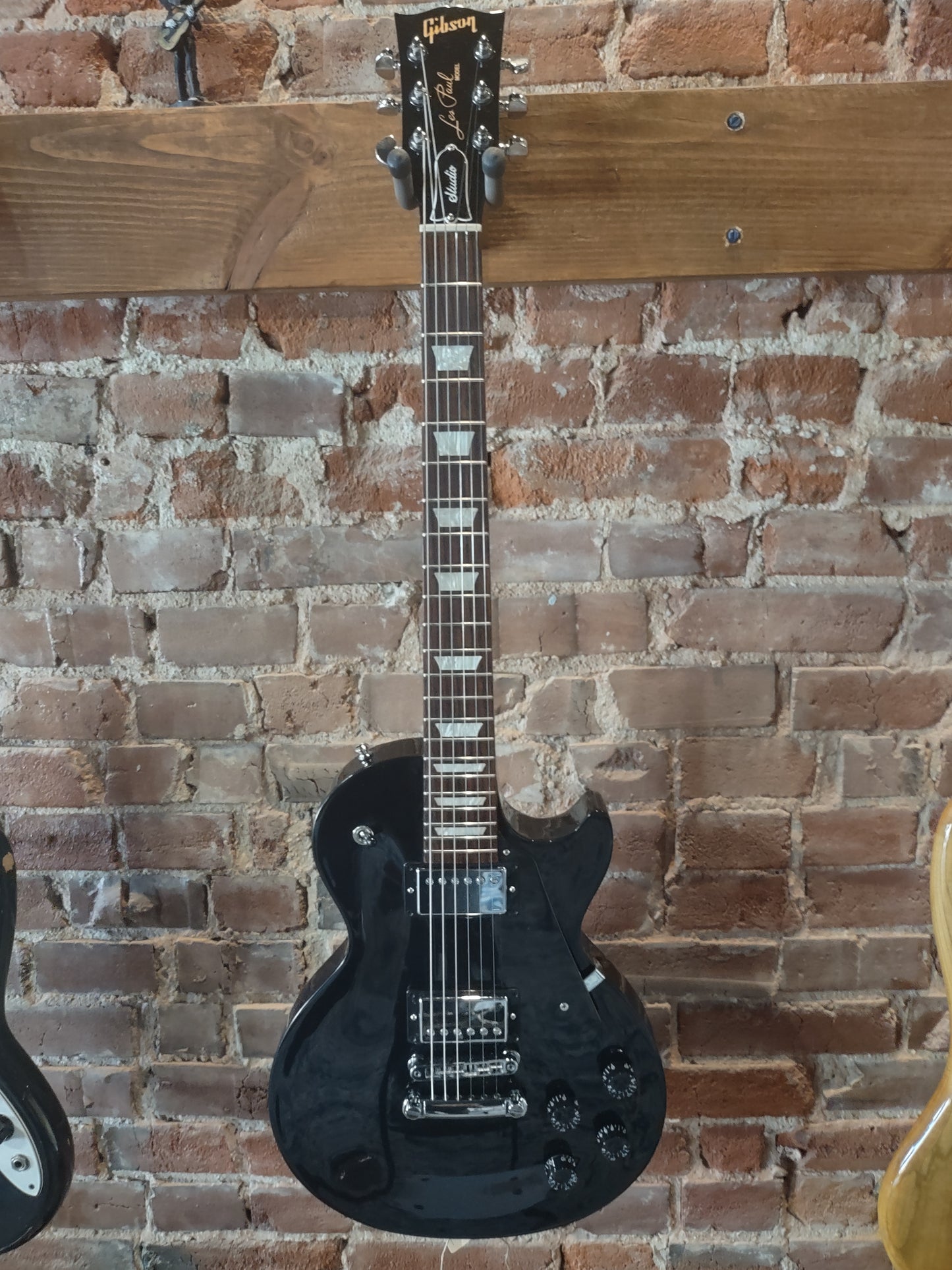 Gibson Studio