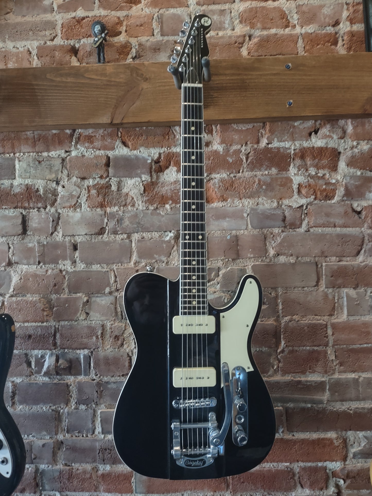 Greg Koch Reverend - Black W/case