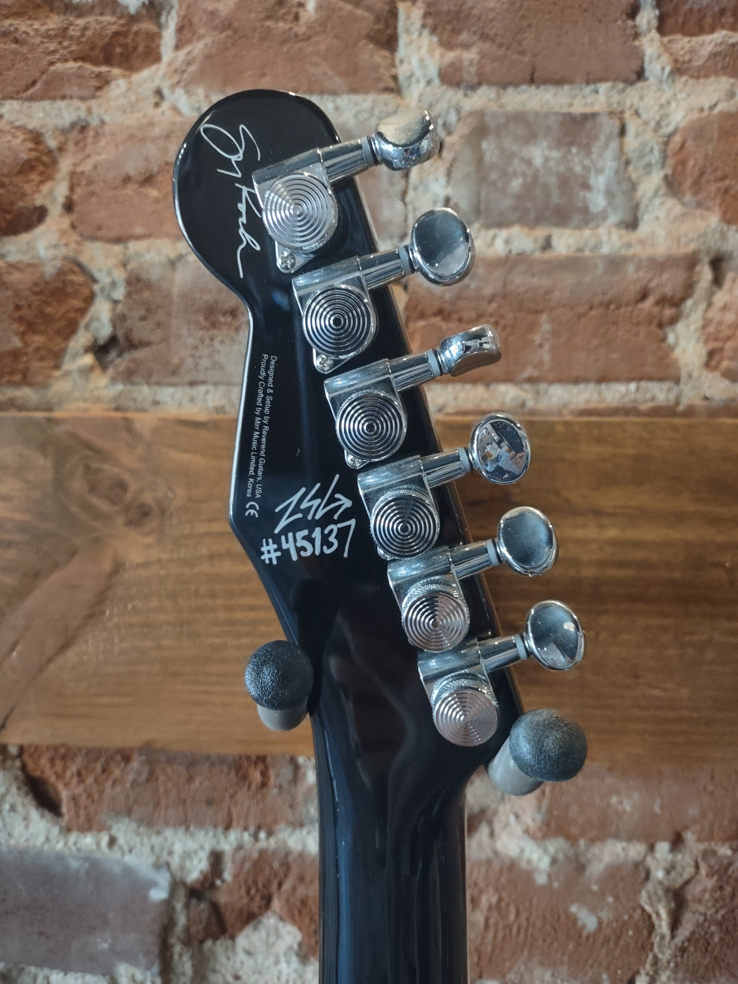 Greg Koch Reverend - Black W/case