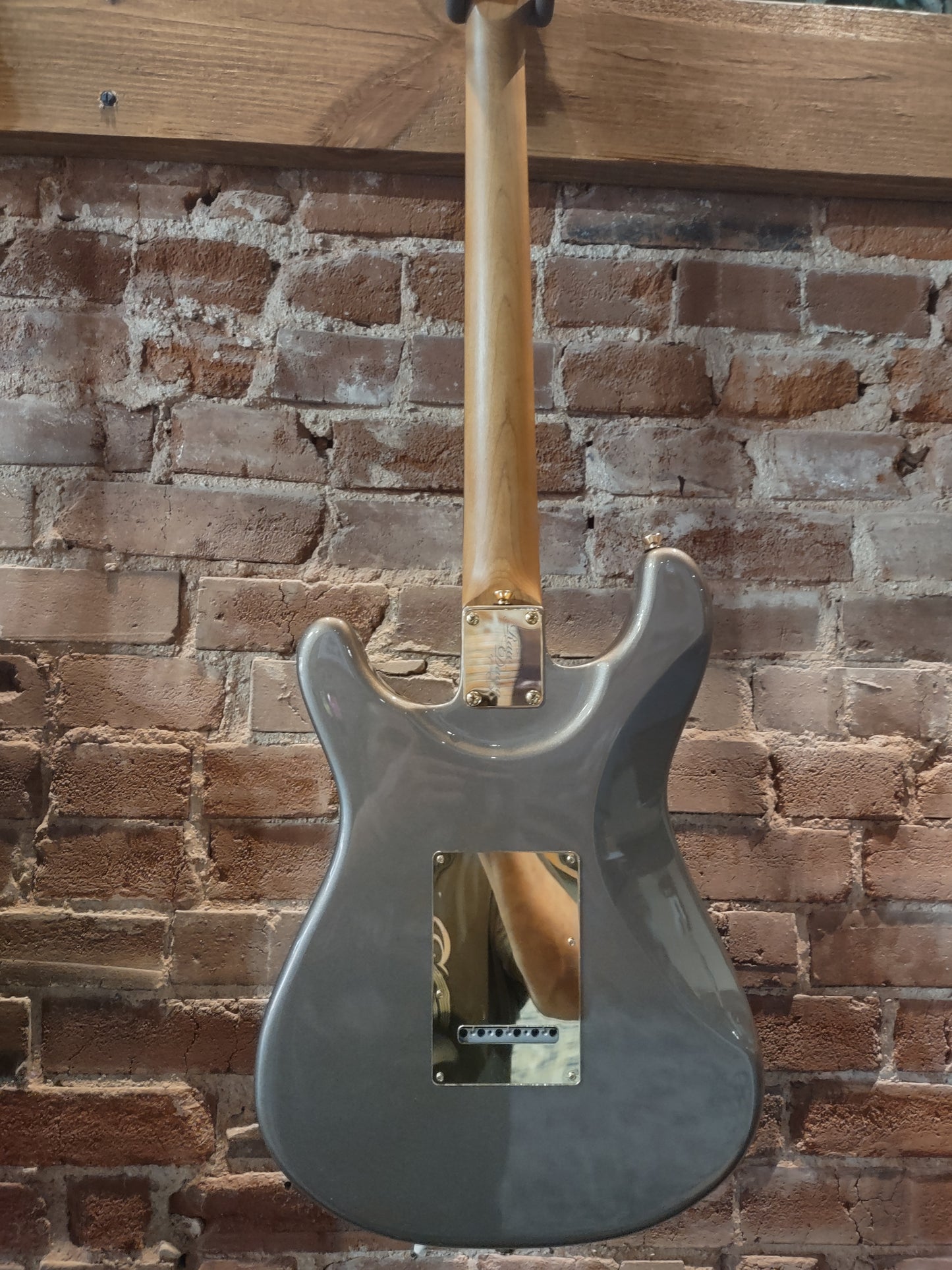 Magneto Strat Raw Dog
