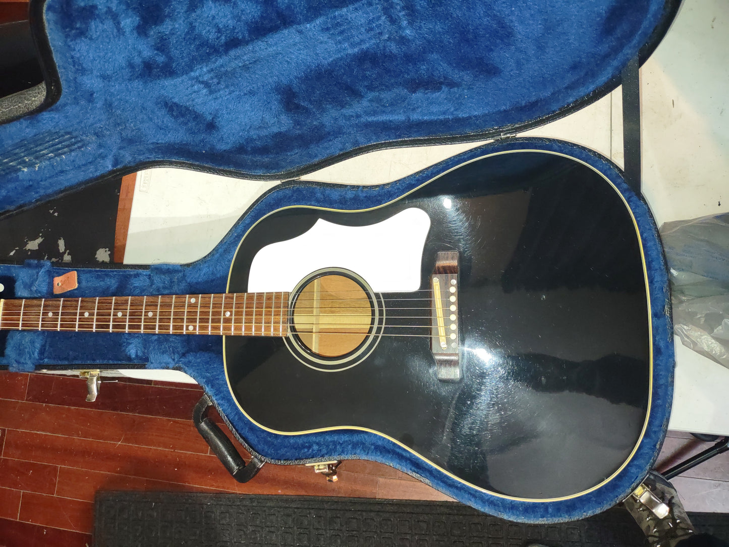 Gibson J-45 1968 Reissue. Ebony. OHSC