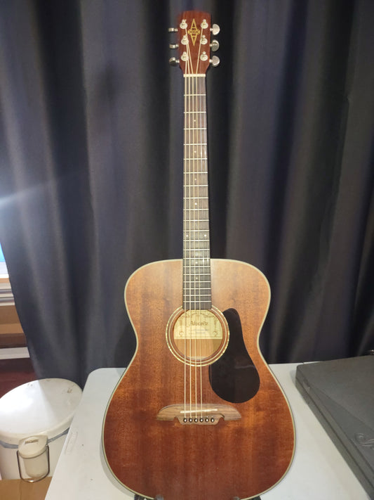 Alverez Acoustic Model # RF 20 SM. with case