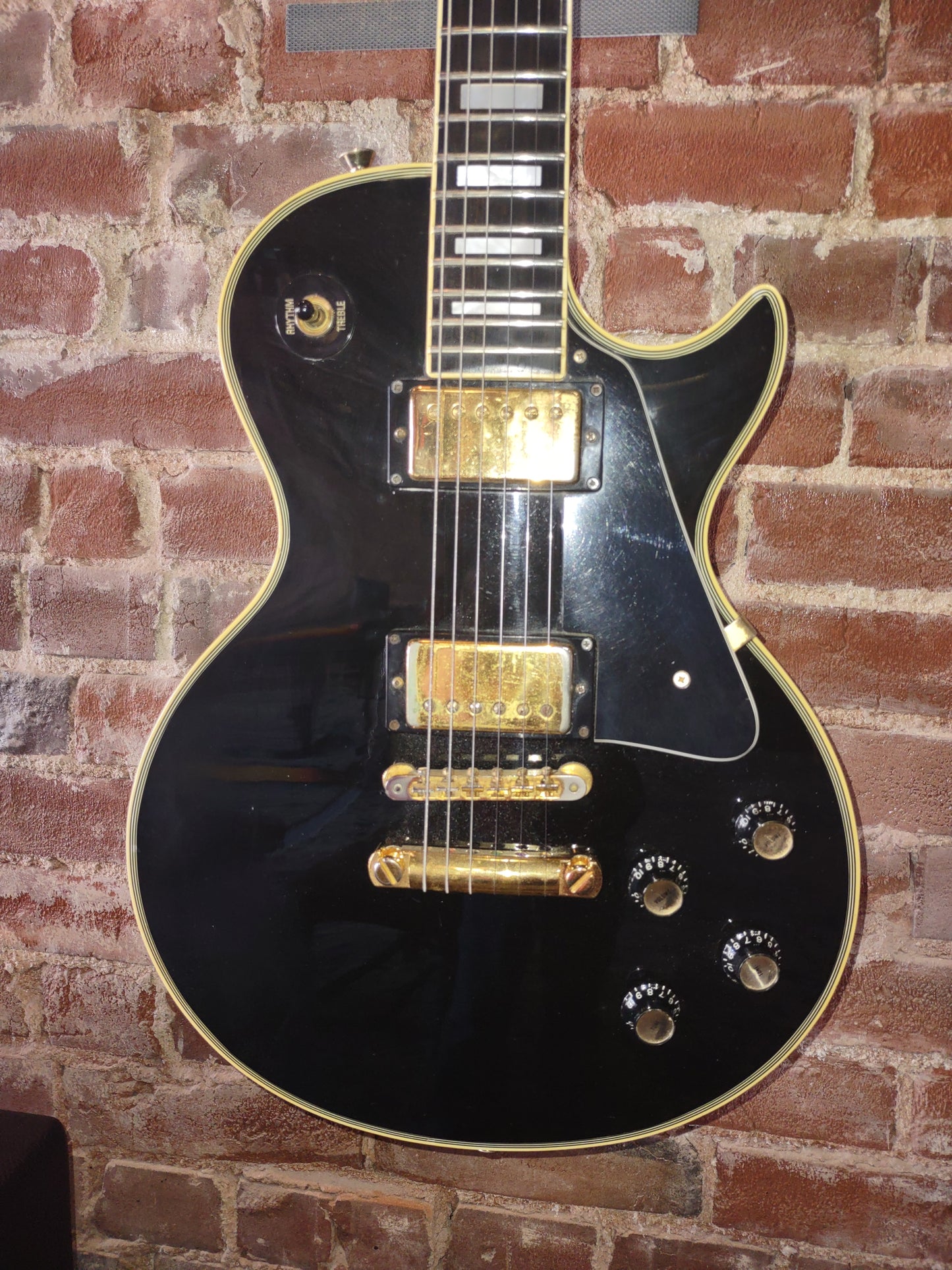 Gibson Les Paul. 1977 Custom Ebony.  with OHSC