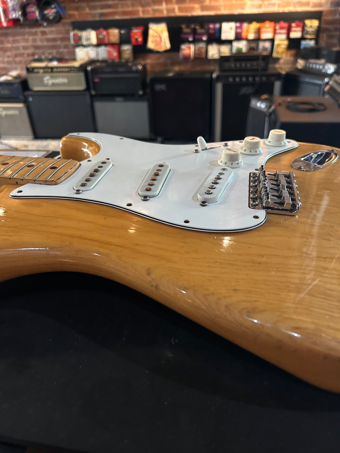 Fender Stratocaster Natural   1974. with case