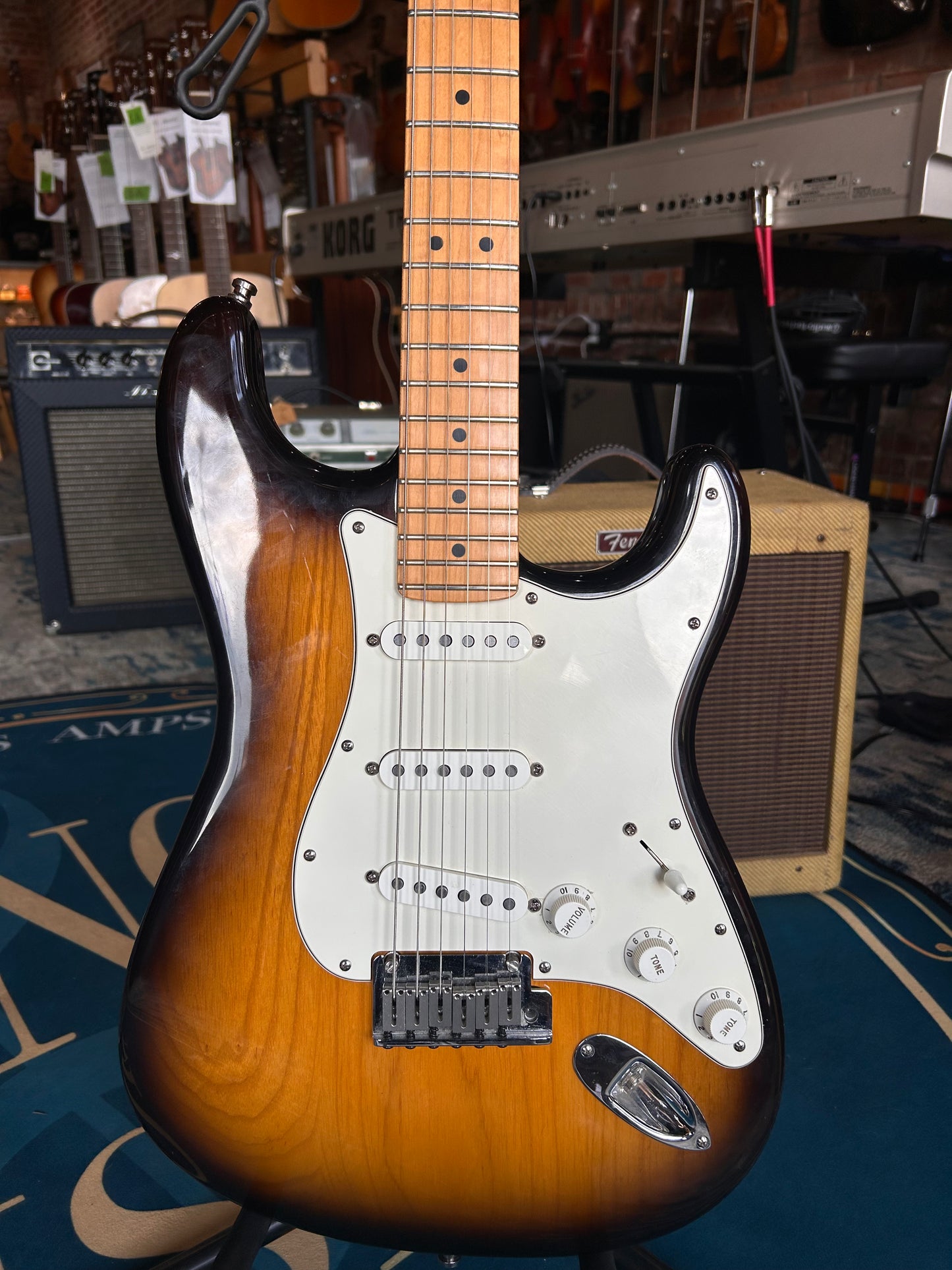Fender Stratocaster Deluxe. 2001