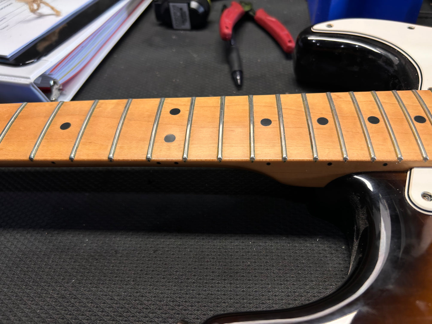 Fender Stratocaster Deluxe. 2001