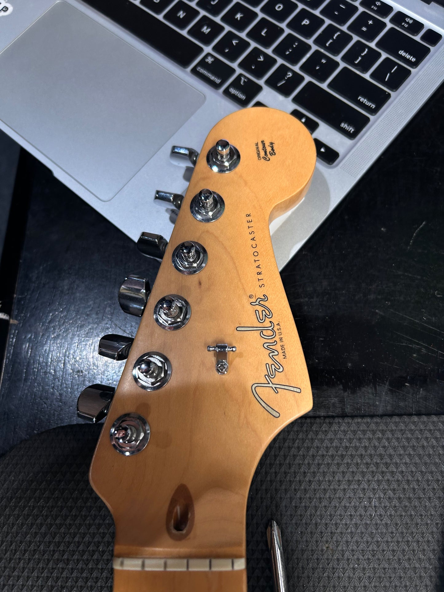Fender Stratocaster Deluxe. 2001
