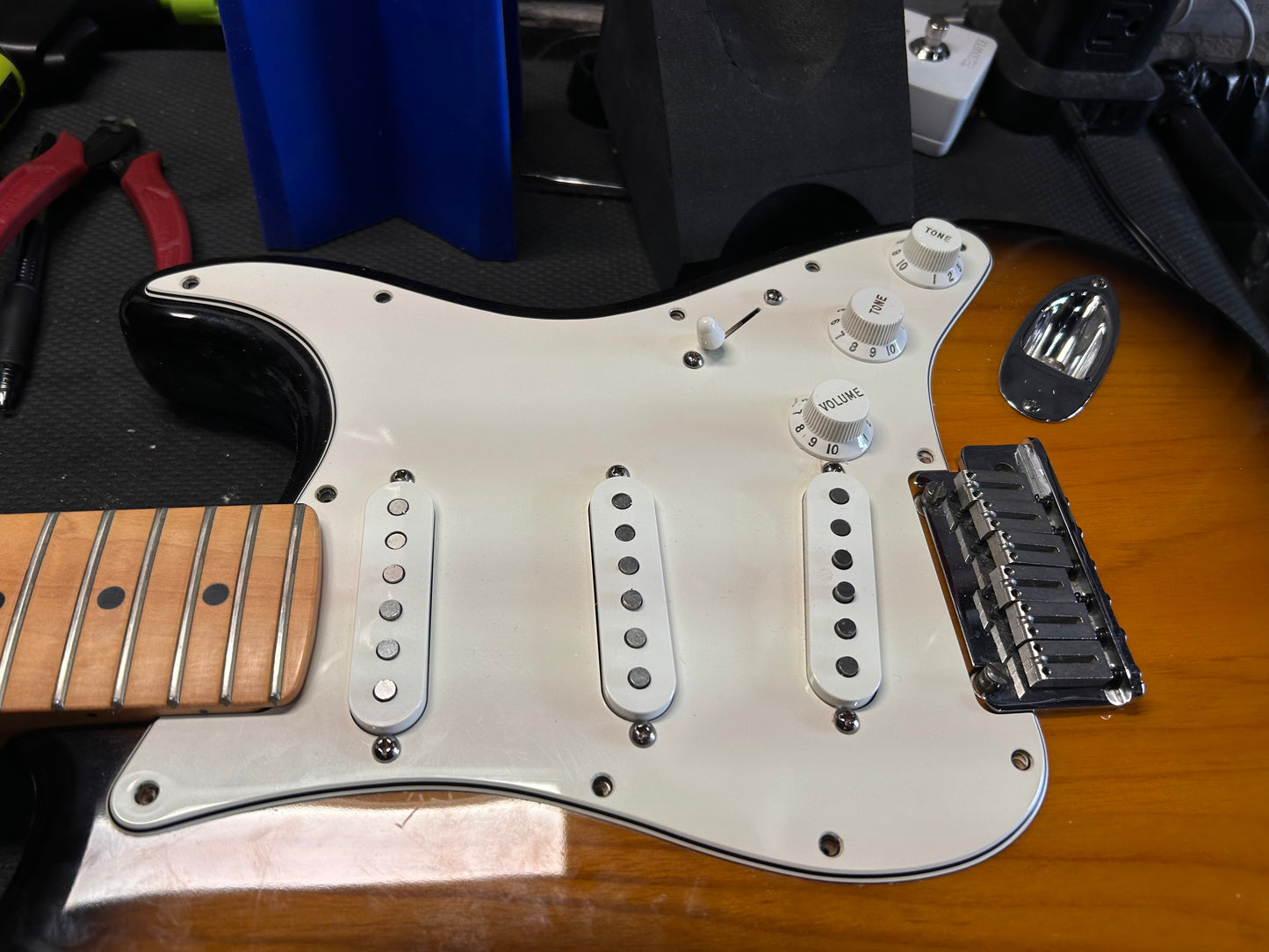 Fender Stratocaster Deluxe. 2001