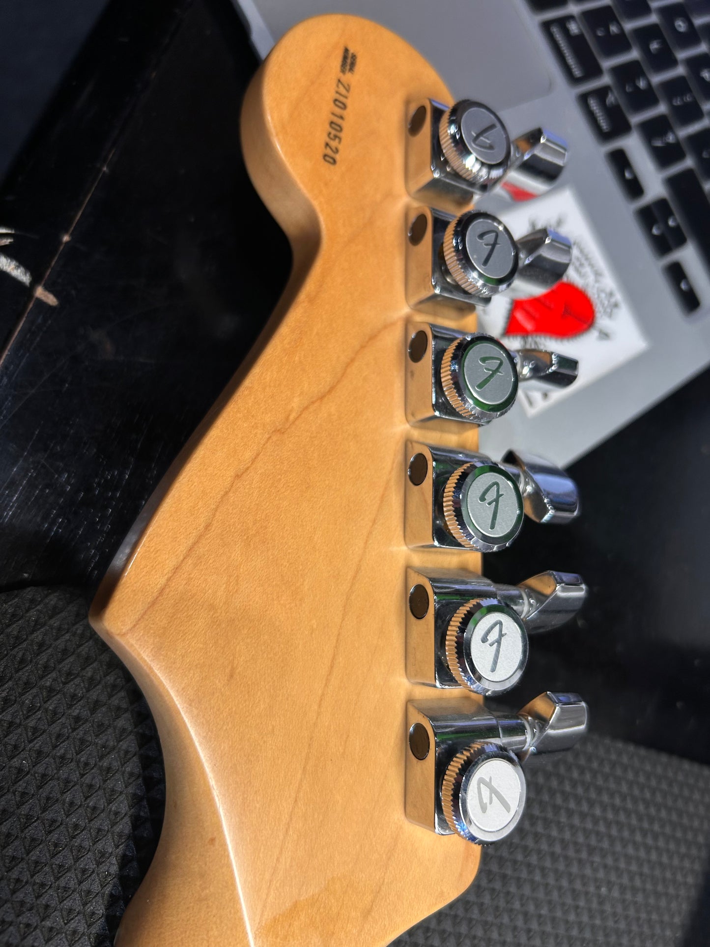 Fender Stratocaster Deluxe. 2001