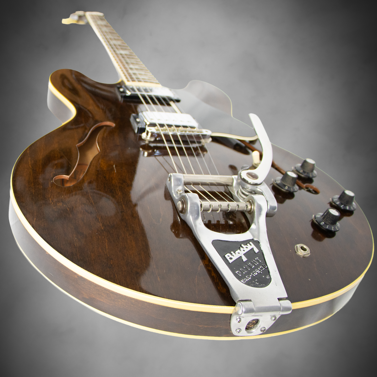 Gibson 335 1969  Brown with Bigsby with OHSC