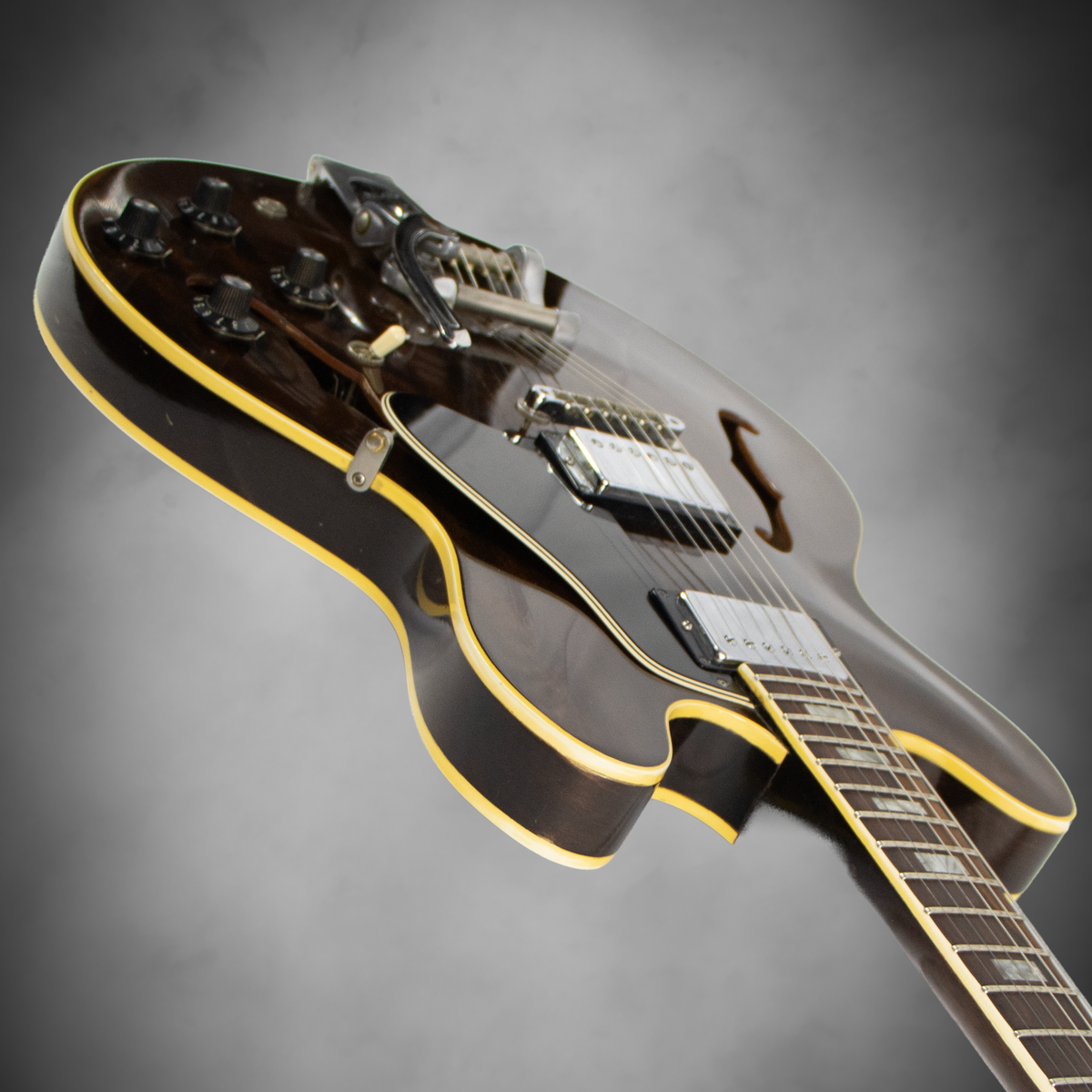 Gibson 335 1969  Brown with Bigsby with OHSC